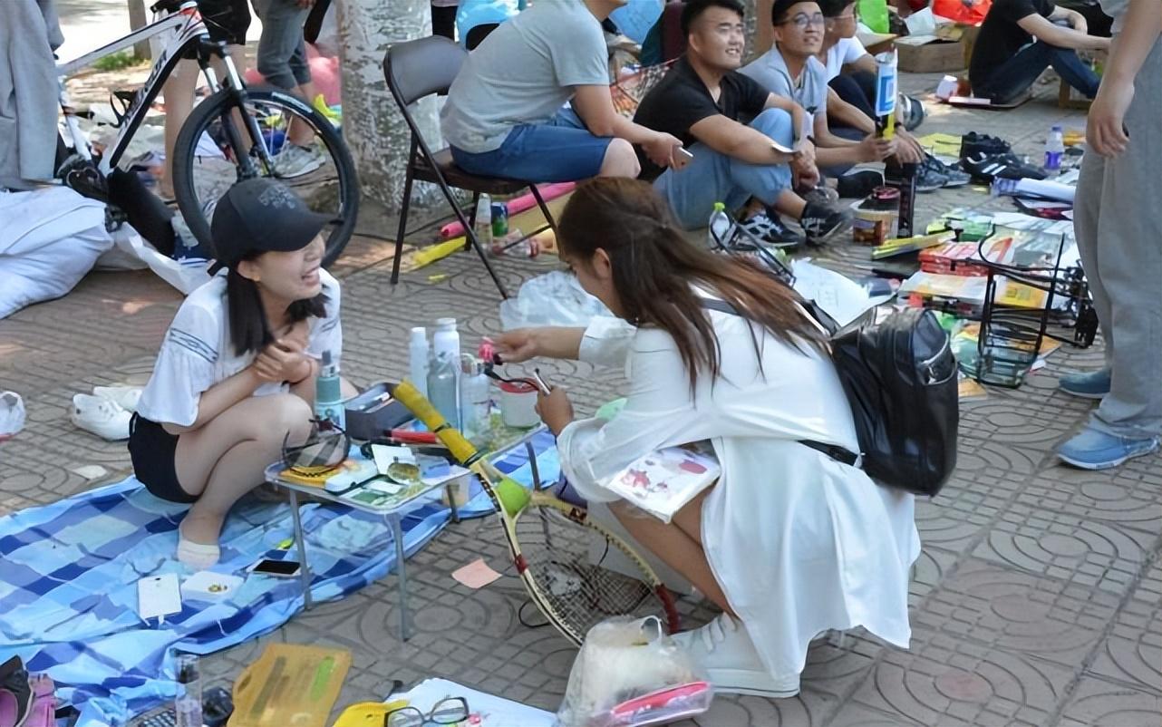 大学生在校期间怎么赚钱方法（在校大学生赚钱的方法）