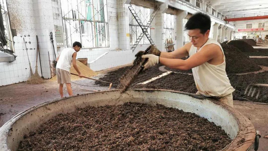 茅台酒的原料是什么（茅台酒的酿造过程）