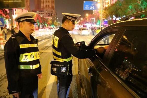 喝一瓶啤酒多久能开车（交警告诉你喝一瓶啤酒多久才能开车）