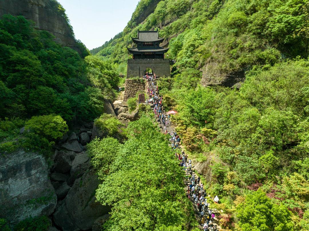 剑门关在哪里属于哪个省（四川剑门关景区单日游客量突破5万）