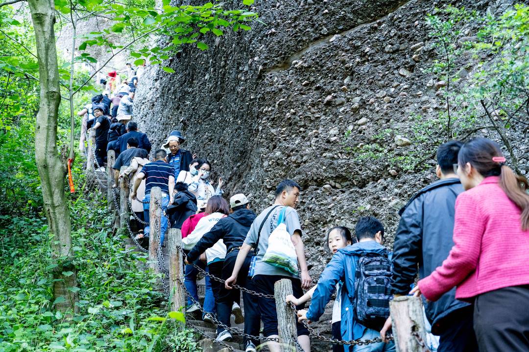 剑门关在哪里属于哪个省（四川剑门关景区单日游客量突破5万）