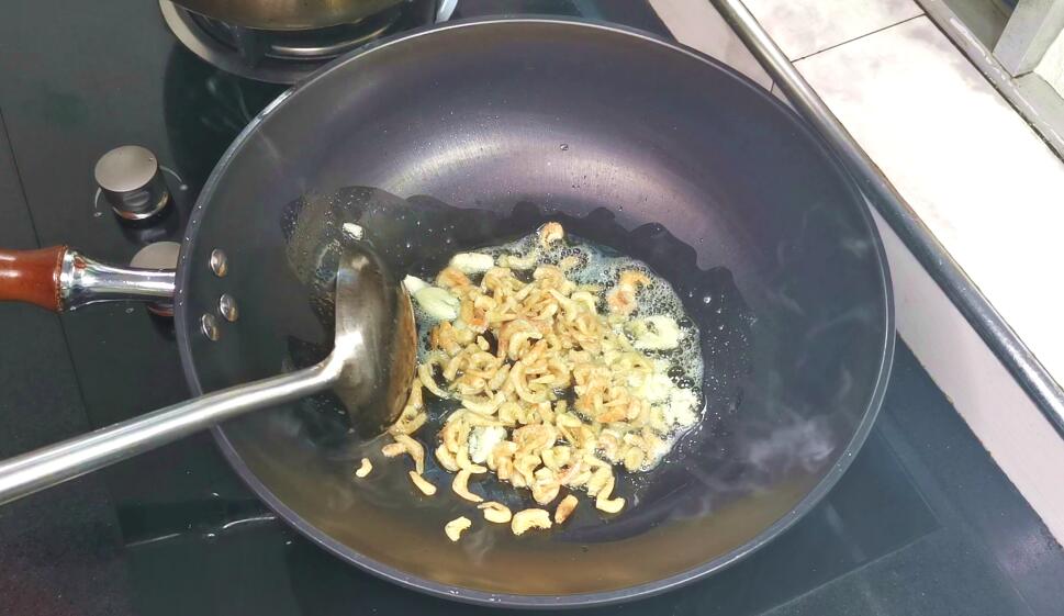 虾米怎么做好吃又简单（教你一道丝瓜炒虾米的做法）