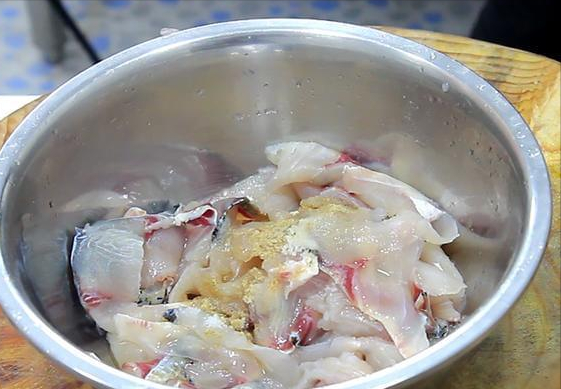 草鱼和鲤鱼的区别是什么（草鱼和鲤鱼的区别大吗）