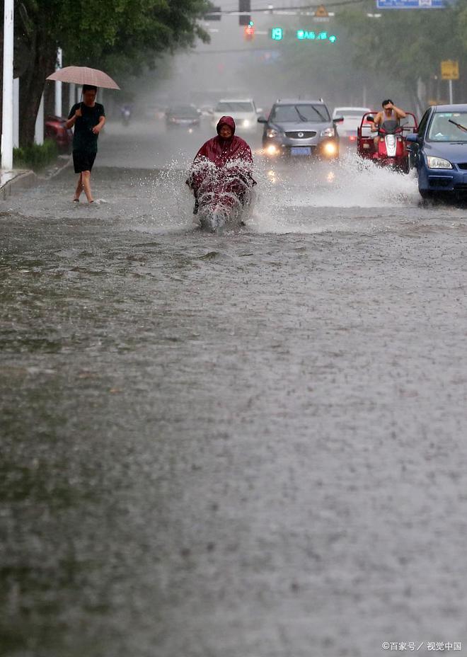 直击京津冀强降雨:局地山洪暴发（京津冀地区出现了大规模的强降雨天气）