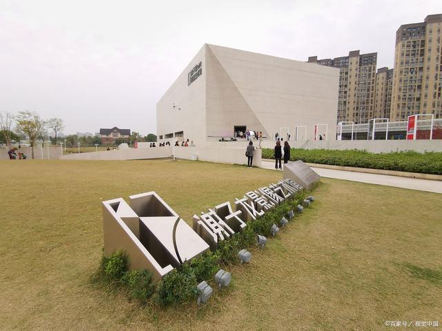保安大叔指导林志颖拍照（两人的互动故事再次打动无数网友）