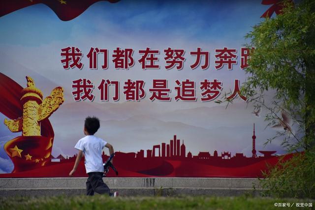 保安大叔指导林志颖拍照（两人的互动故事再次打动无数网友）