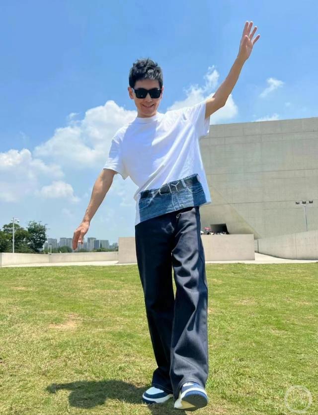 保安大叔指导林志颖拍照（两人的互动故事再次打动无数网友）