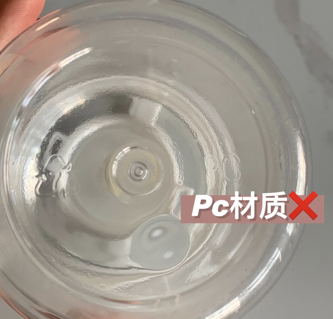 聚碳酸酯水杯装热水可以吗（塑料杯能装开水吗）