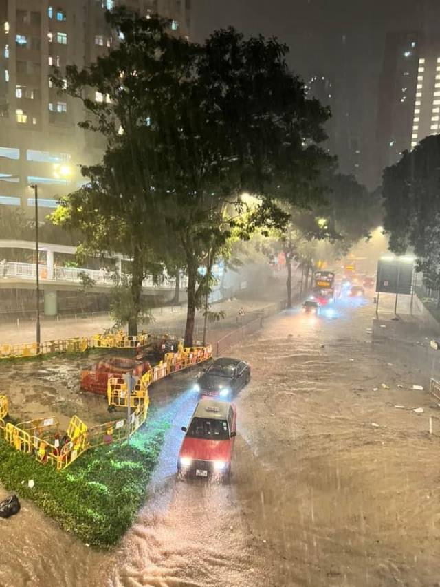 香港多个地区出现严重水浸。